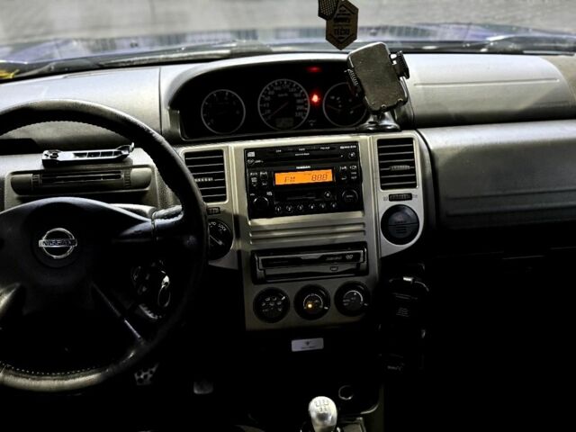 Синий Ниссан ИксТрейл, объемом двигателя 0 л и пробегом 290 тыс. км за 4500 $, фото 6 на Automoto.ua