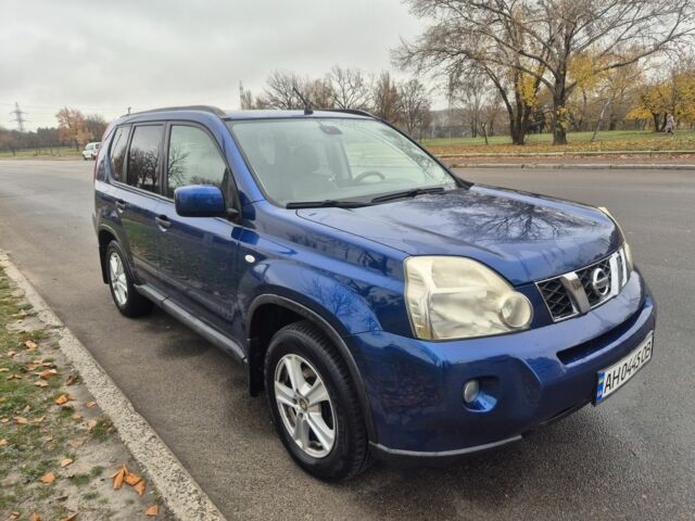 Синий Ниссан ИксТрейл, объемом двигателя 2 л и пробегом 204 тыс. км за 10000 $, фото 2 на Automoto.ua