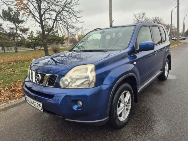 Синий Ниссан ИксТрейл, объемом двигателя 2 л и пробегом 204 тыс. км за 10000 $, фото 1 на Automoto.ua