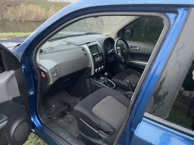 Синій Ніссан ІксТрейл, об'ємом двигуна 2.2 л та пробігом 180 тис. км за 4000 $, фото 5 на Automoto.ua