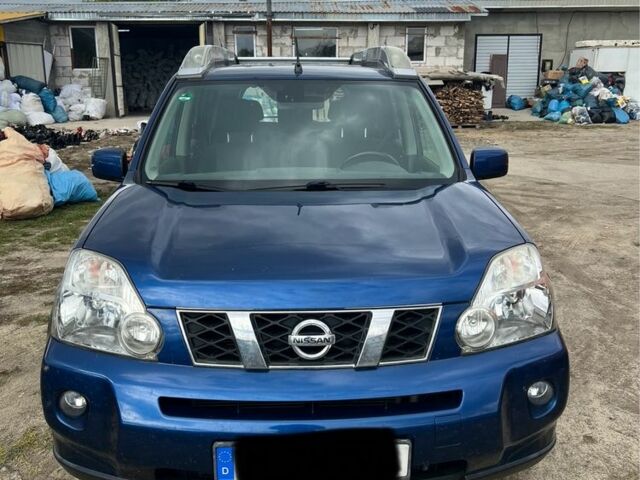 Синий Ниссан ИксТрейл, объемом двигателя 2 л и пробегом 170 тыс. км за 5344 $, фото 4 на Automoto.ua