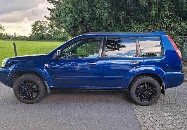 Синий Ниссан ИксТрейл, объемом двигателя 2.2 л и пробегом 254 тыс. км за 2850 $, фото 3 на Automoto.ua