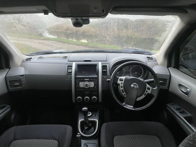 Синій Ніссан ІксТрейл, об'ємом двигуна 2.2 л та пробігом 180 тис. км за 4000 $, фото 4 на Automoto.ua