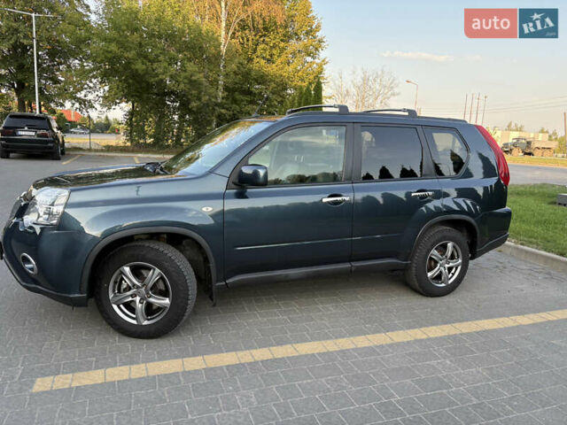 Синий Ниссан ИксТрейл, объемом двигателя 2 л и пробегом 238 тыс. км за 13550 $, фото 2 на Automoto.ua