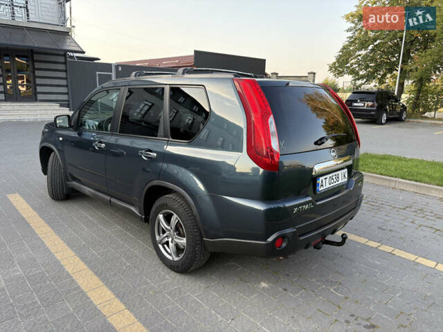 Синий Ниссан ИксТрейл, объемом двигателя 2 л и пробегом 238 тыс. км за 13550 $, фото 3 на Automoto.ua