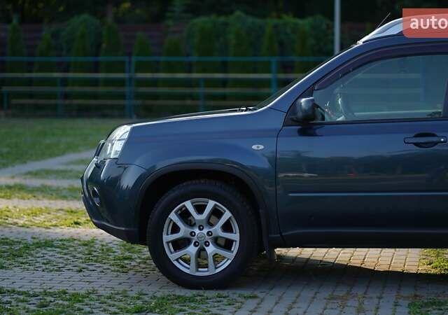 Синий Ниссан ИксТрейл, объемом двигателя 2 л и пробегом 369 тыс. км за 11700 $, фото 3 на Automoto.ua