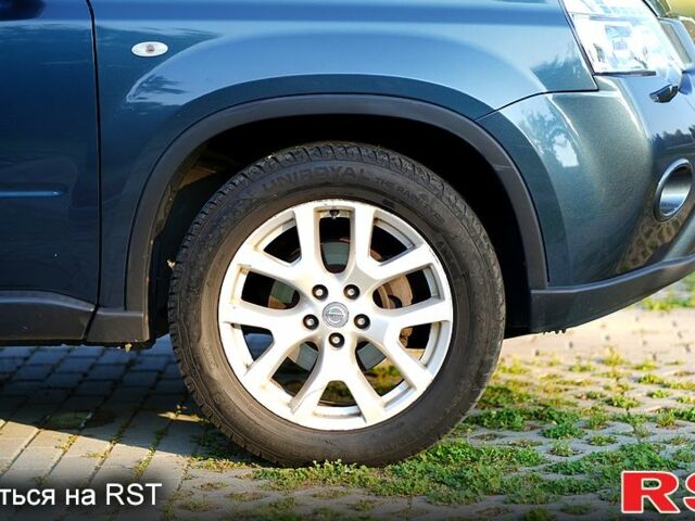 Синий Ниссан ИксТрейл, объемом двигателя 2 л и пробегом 369 тыс. км за 9500 $, фото 8 на Automoto.ua