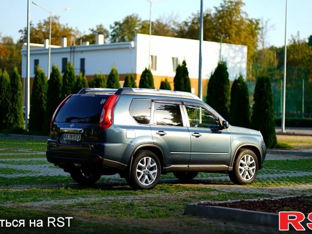 Синий Ниссан ИксТрейл, объемом двигателя 2 л и пробегом 369 тыс. км за 9500 $, фото 2 на Automoto.ua