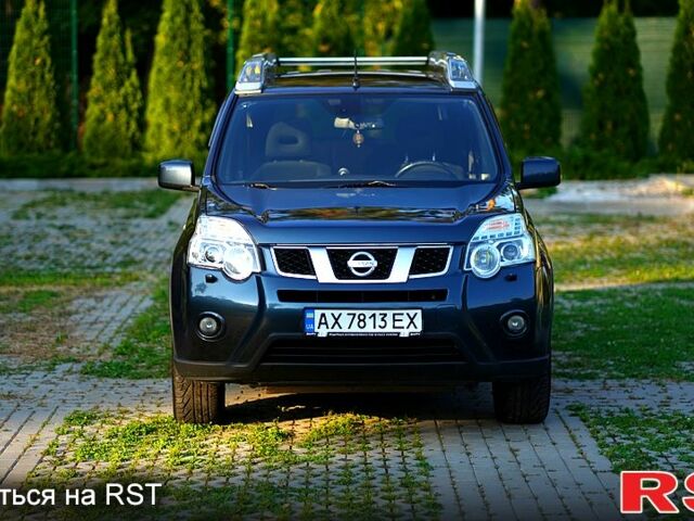 Синий Ниссан ИксТрейл, объемом двигателя 2 л и пробегом 369 тыс. км за 9500 $, фото 1 на Automoto.ua