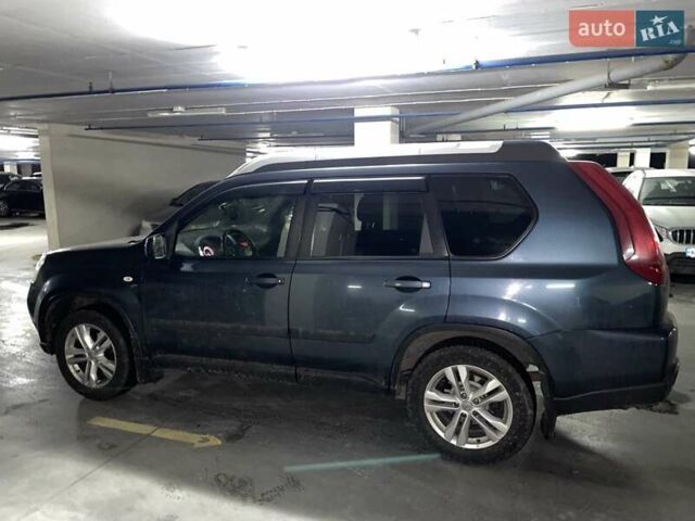 Синий Ниссан ИксТрейл, объемом двигателя 2 л и пробегом 250 тыс. км за 12500 $, фото 1 на Automoto.ua