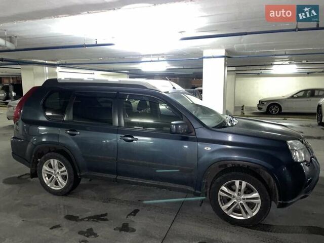 Синий Ниссан ИксТрейл, объемом двигателя 2 л и пробегом 250 тыс. км за 12500 $, фото 3 на Automoto.ua