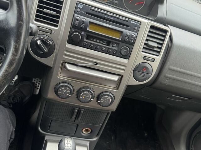 Зеленый Ниссан ИксТрейл, объемом двигателя 2.2 л и пробегом 270 тыс. км за 3400 $, фото 1 на Automoto.ua