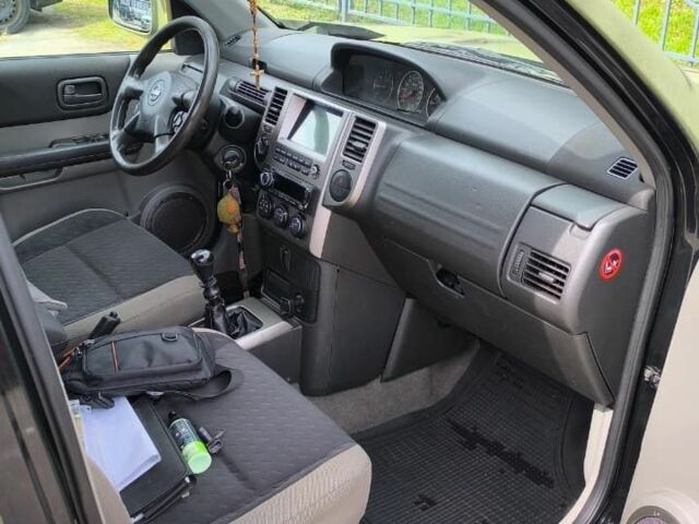 Зеленый Ниссан ИксТрейл, объемом двигателя 2.2 л и пробегом 399 тыс. км за 4000 $, фото 8 на Automoto.ua