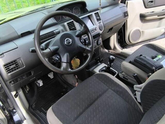 Зеленый Ниссан ИксТрейл, объемом двигателя 2.2 л и пробегом 399 тыс. км за 4000 $, фото 4 на Automoto.ua