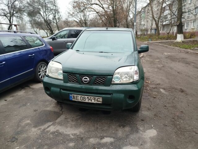 Зеленый Ниссан ИксТрейл, объемом двигателя 2.2 л и пробегом 240 тыс. км за 4500 $, фото 3 на Automoto.ua