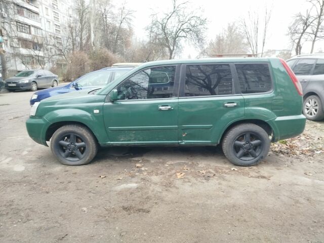 Зеленый Ниссан ИксТрейл, объемом двигателя 2.2 л и пробегом 240 тыс. км за 4500 $, фото 2 на Automoto.ua