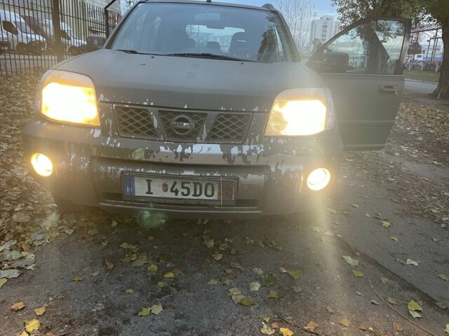 Зеленый Ниссан ИксТрейл, объемом двигателя 2.2 л и пробегом 250 тыс. км за 3800 $, фото 3 на Automoto.ua