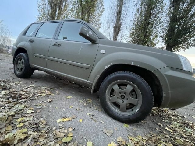 Зеленый Ниссан ИксТрейл, объемом двигателя 2.2 л и пробегом 250 тыс. км за 3800 $, фото 2 на Automoto.ua