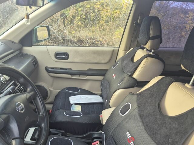 Зеленый Ниссан ИксТрейл, объемом двигателя 2 л и пробегом 334 тыс. км за 3974 $, фото 4 на Automoto.ua