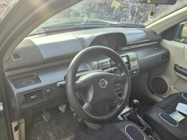 Зеленый Ниссан ИксТрейл, объемом двигателя 2 л и пробегом 334 тыс. км за 3974 $, фото 2 на Automoto.ua