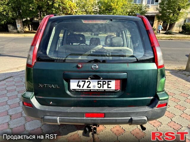 Зеленый Ниссан ИксТрейл, объемом двигателя 2.2 л и пробегом 300 тыс. км за 3199 $, фото 4 на Automoto.ua