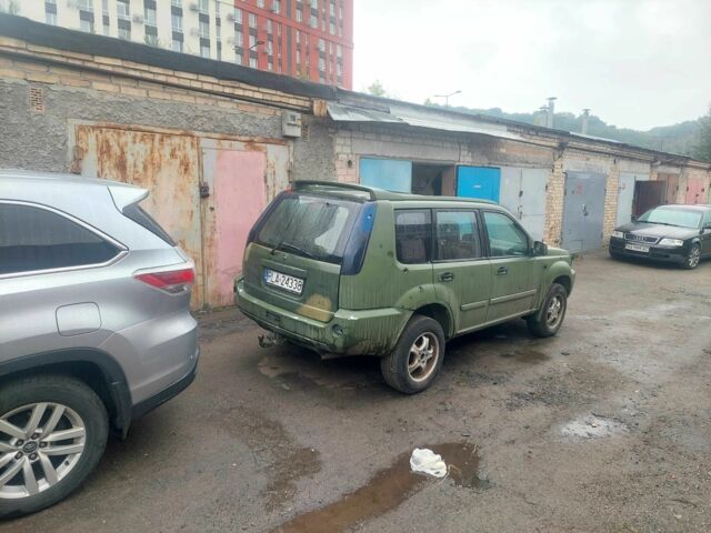 Зеленый Ниссан ИксТрейл, объемом двигателя 2 л и пробегом 300 тыс. км за 2450 $, фото 3 на Automoto.ua