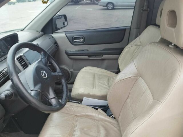 Зеленый Ниссан ИксТрейл, объемом двигателя 2.2 л и пробегом 250 тыс. км за 3900 $, фото 2 на Automoto.ua