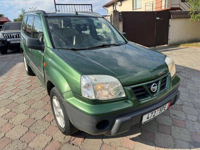 Зеленый Ниссан ИксТрейл, объемом двигателя 2.2 л и пробегом 300 тыс. км за 2999 $, фото 2 на Automoto.ua