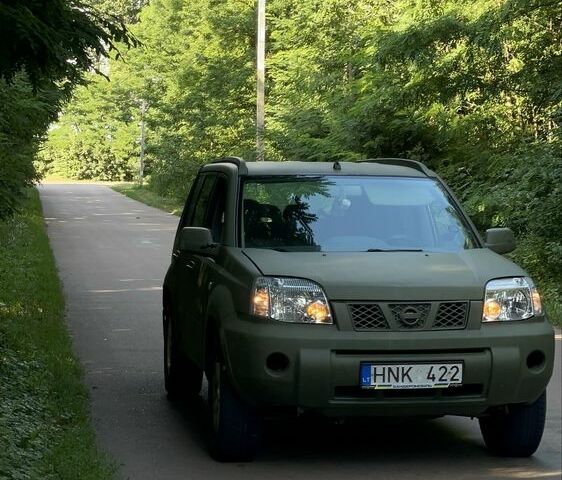 Зелений Ніссан ІксТрейл, об'ємом двигуна 2.2 л та пробігом 400 тис. км за 3000 $, фото 2 на Automoto.ua