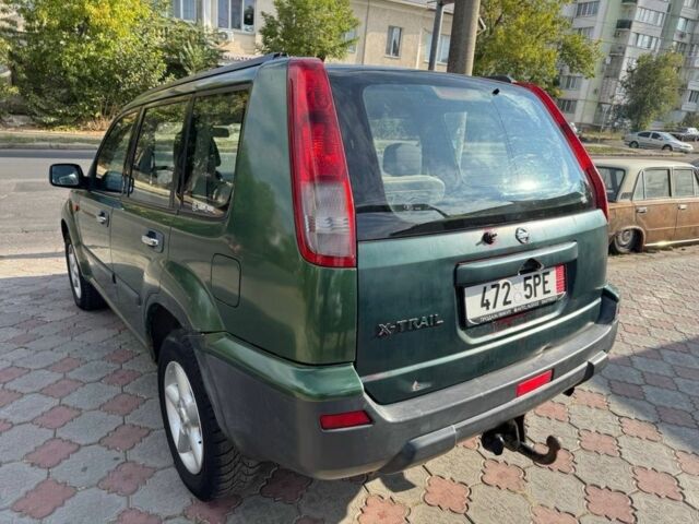 Зеленый Ниссан ИксТрейл, объемом двигателя 2.2 л и пробегом 300 тыс. км за 2999 $, фото 5 на Automoto.ua