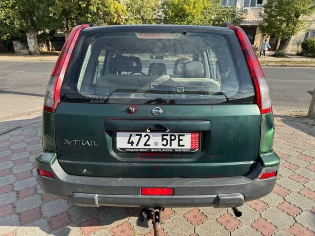 Зеленый Ниссан ИксТрейл, объемом двигателя 2.2 л и пробегом 300 тыс. км за 2999 $, фото 4 на Automoto.ua