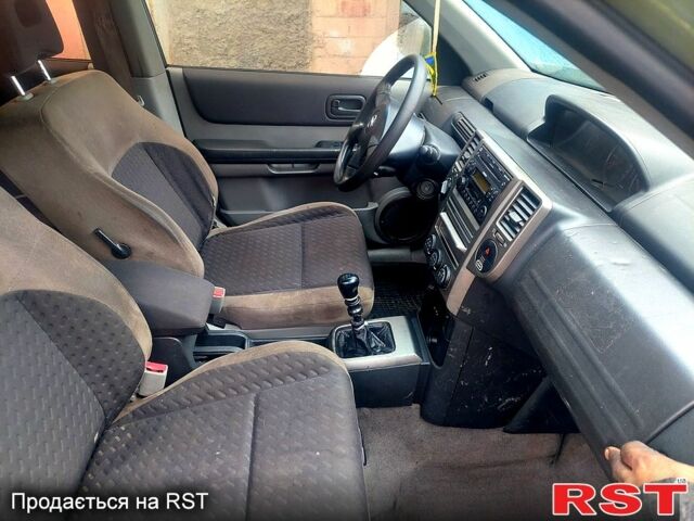 Зеленый Ниссан ИксТрейл, объемом двигателя 2.2 л и пробегом 320 тыс. км за 2450 $, фото 5 на Automoto.ua