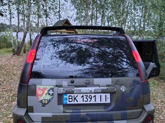 Зеленый Ниссан ИксТрейл, объемом двигателя 2.2 л и пробегом 280 тыс. км за 3000 $, фото 1 на Automoto.ua