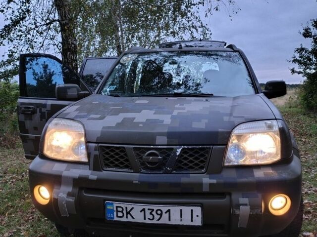 Зеленый Ниссан ИксТрейл, объемом двигателя 2.2 л и пробегом 280 тыс. км за 3000 $, фото 3 на Automoto.ua