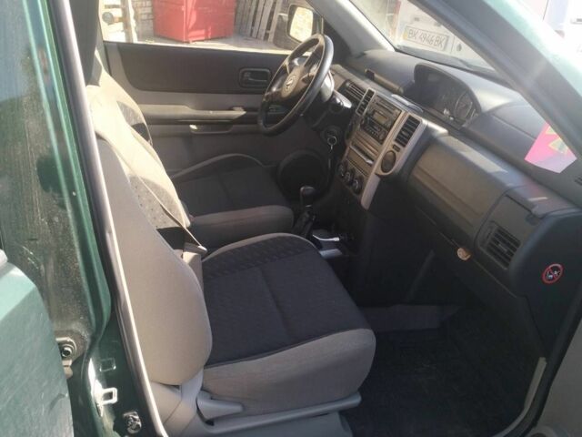 Зеленый Ниссан ИксТрейл, объемом двигателя 2.2 л и пробегом 210 тыс. км за 4200 $, фото 3 на Automoto.ua