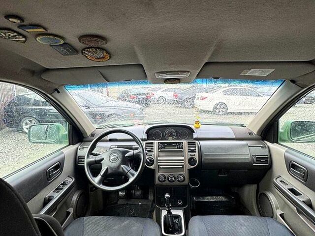 Зеленый Ниссан ИксТрейл, объемом двигателя 2.2 л и пробегом 300 тыс. км за 3000 $, фото 3 на Automoto.ua