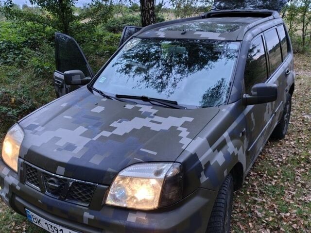 Зеленый Ниссан ИксТрейл, объемом двигателя 2.2 л и пробегом 280 тыс. км за 3000 $, фото 2 на Automoto.ua