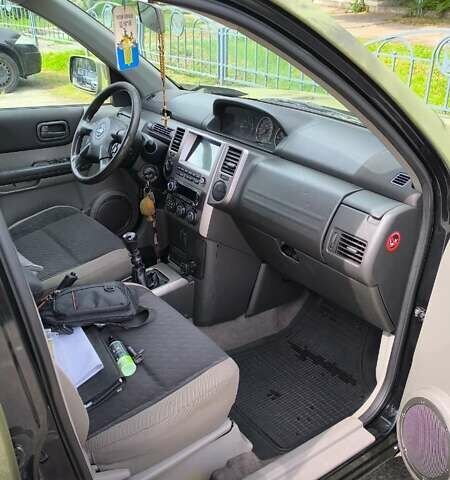 Зеленый Ниссан ИксТрейл, объемом двигателя 0 л и пробегом 399 тыс. км за 4000 $, фото 4 на Automoto.ua