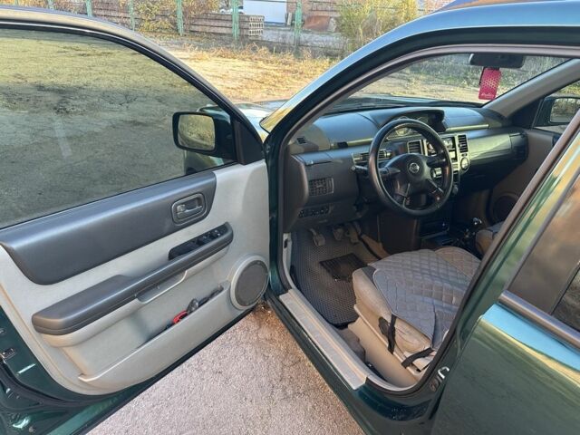 Зеленый Ниссан ИксТрейл, объемом двигателя 2.2 л и пробегом 394 тыс. км за 4700 $, фото 9 на Automoto.ua