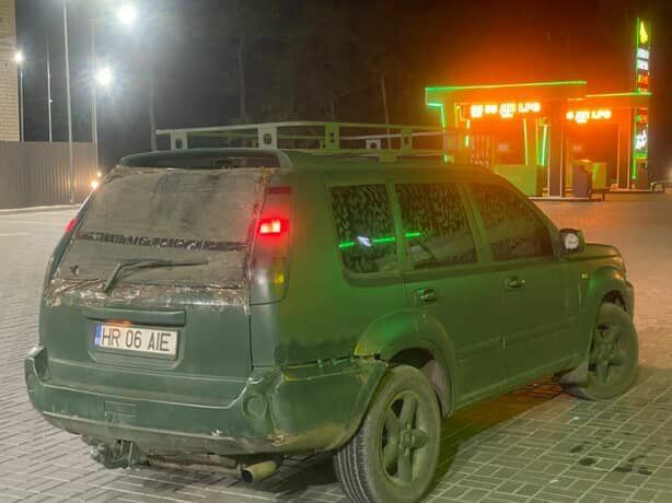 Зелений Ніссан ІксТрейл, об'ємом двигуна 2.2 л та пробігом 200 тис. км за 1885 $, фото 3 на Automoto.ua