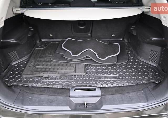 Зелений Ніссан ІксТрейл, об'ємом двигуна 2 л та пробігом 126 тис. км за 13342 $, фото 9 на Automoto.ua