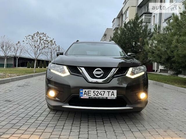 Зеленый Ниссан ИксТрейл, объемом двигателя 1.6 л и пробегом 170 тыс. км за 15750 $, фото 2 на Automoto.ua