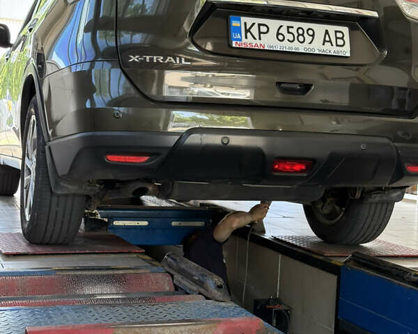 Зеленый Ниссан ИксТрейл, объемом двигателя 1.6 л и пробегом 180 тыс. км за 17000 $, фото 8 на Automoto.ua