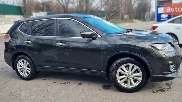 Ніссан ІксТрейл 2017 у Києві на Automoto.ua Зелений Ніссан ІксТрейл, об'ємом двигуна 1.6 л та пробігом 102 тис. км за 18550 $, фото 2 на Automoto.ua