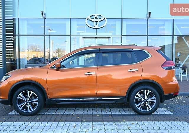 Оранжевый Ниссан ИксТрейл, объемом двигателя 1.6 л и пробегом 122 тыс. км за 18262 $, фото 2 на Automoto.ua