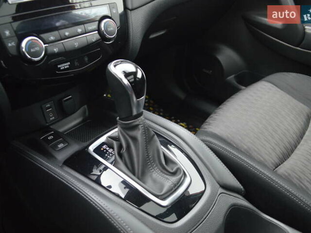 Оранжевый Ниссан ИксТрейл, объемом двигателя 2 л и пробегом 70 тыс. км за 19900 $, фото 31 на Automoto.ua