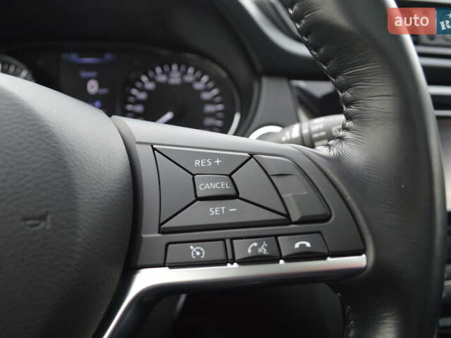 Оранжевый Ниссан ИксТрейл, объемом двигателя 2 л и пробегом 70 тыс. км за 19900 $, фото 24 на Automoto.ua