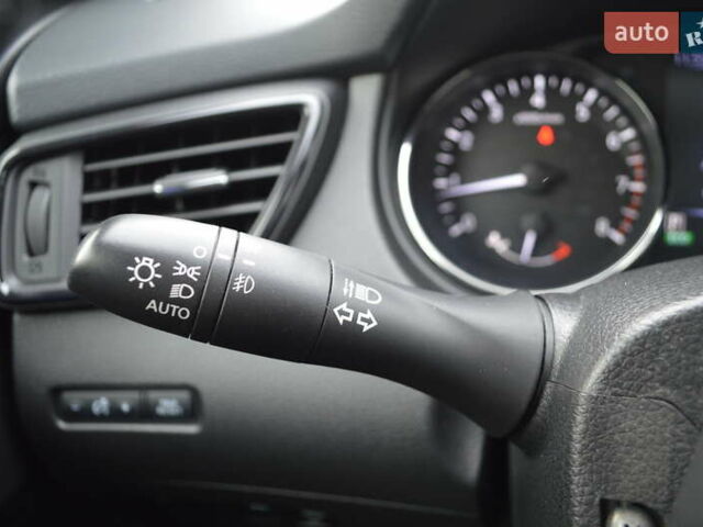 Оранжевый Ниссан ИксТрейл, объемом двигателя 2 л и пробегом 70 тыс. км за 19900 $, фото 23 на Automoto.ua