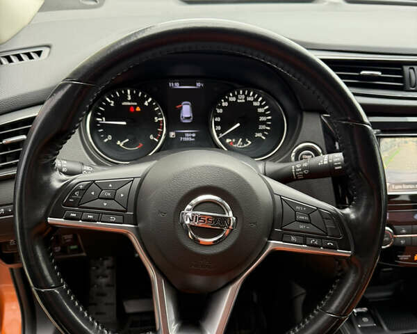 Оранжевый Ниссан ИксТрейл, объемом двигателя 1.6 л и пробегом 71 тыс. км за 20500 $, фото 2 на Automoto.ua