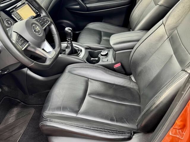 Оранжевый Ниссан ИксТрейл, объемом двигателя 1.6 л и пробегом 30 тыс. км за 13000 $, фото 8 на Automoto.ua